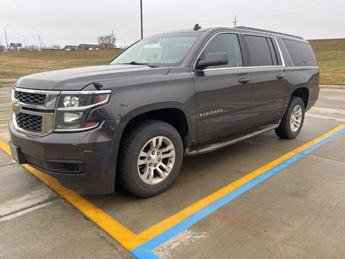 Used 2015 Chevrolet Suburban LT image 2