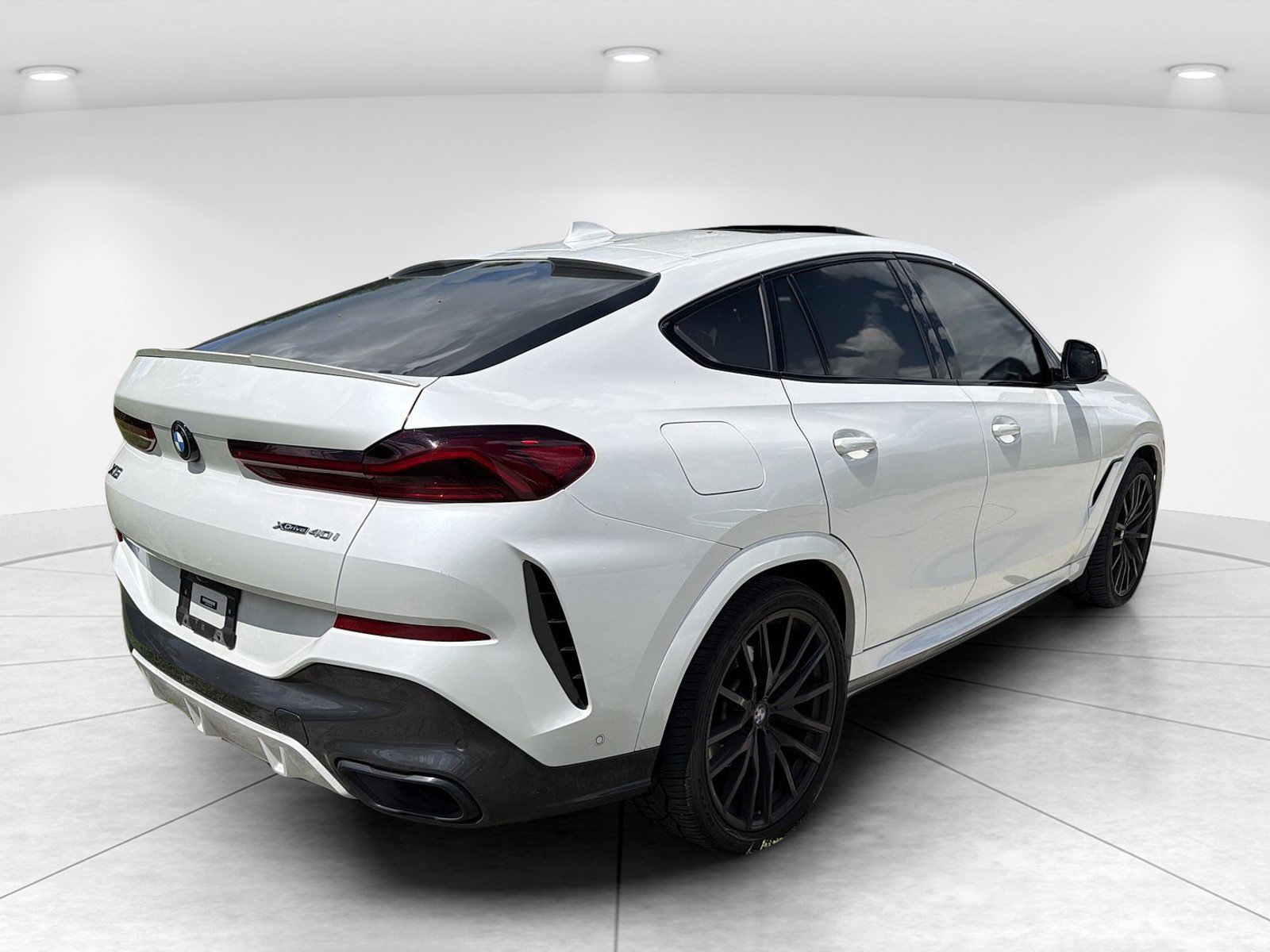 Used 2022 BMW X6 xDrive40i w/ Executive Package AWD/4WD image 4