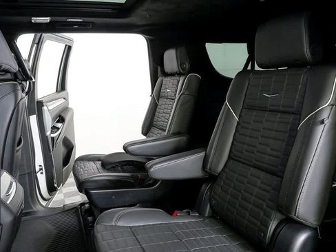 Used 2025 Cadillac Escalade ESV Sport Platinum AWD/4WD image 23