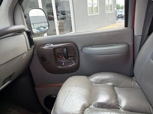 Used 2002 GMC Savana 1500 w/ SLE Marketing Option Pkg 3 RWD image 16