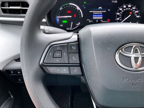 Used 2025 Toyota Sienna LE FWD image 24