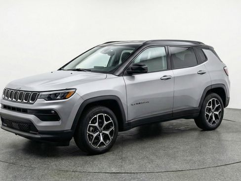 Used 2025 Jeep Compass Limited image 3