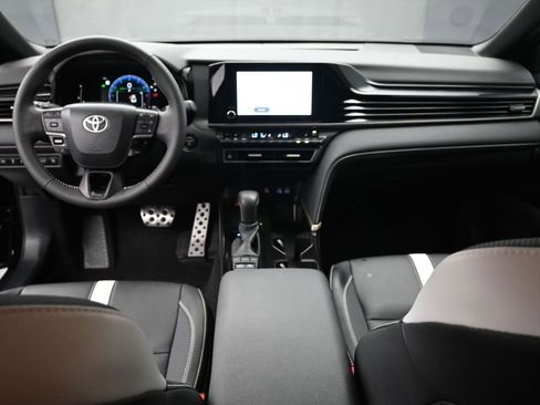 Used 2025 Toyota Camry SE w/ Convenience Package FWD image 21
