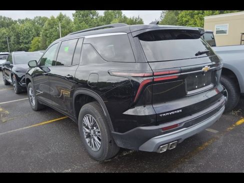Used 2026 Chevrolet Traverse LT w/ Driver Confidence Package FWD image 6