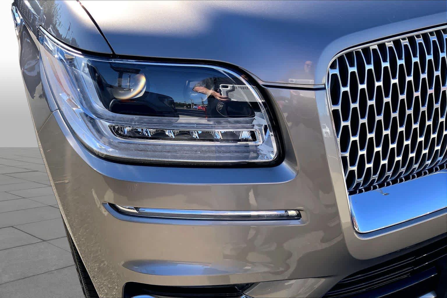 Used 2019 Lincoln Navigator Reserve w/ Cargo Package AWD/4WD image 27
