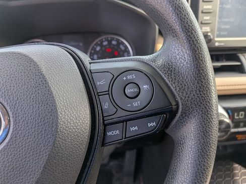 Used 2020 Toyota RAV4 XLE w/ All Weather Liner Package AWD/4WD image 23