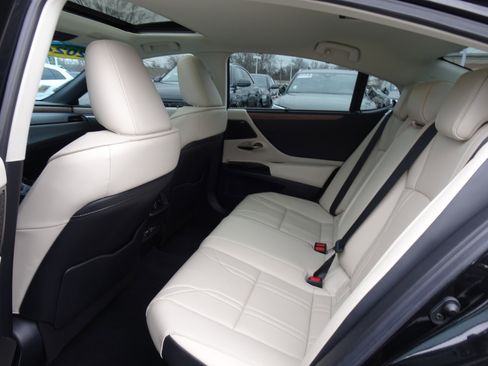 Used 2024 Lexus ES 300h Ultra Luxury w/ Accessory Package (Z1) image 12