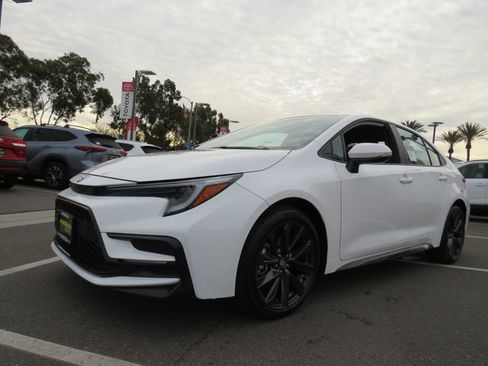 Certified 2026 Toyota Corolla SE image 3