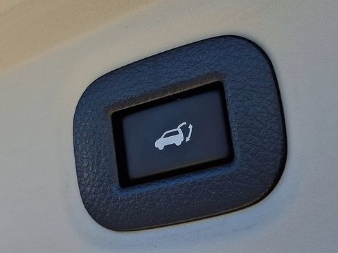 Used 2020 Nissan Rogue SV FWD image 30