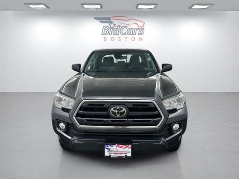 Used 2019 Toyota Tacoma SR5 image 2