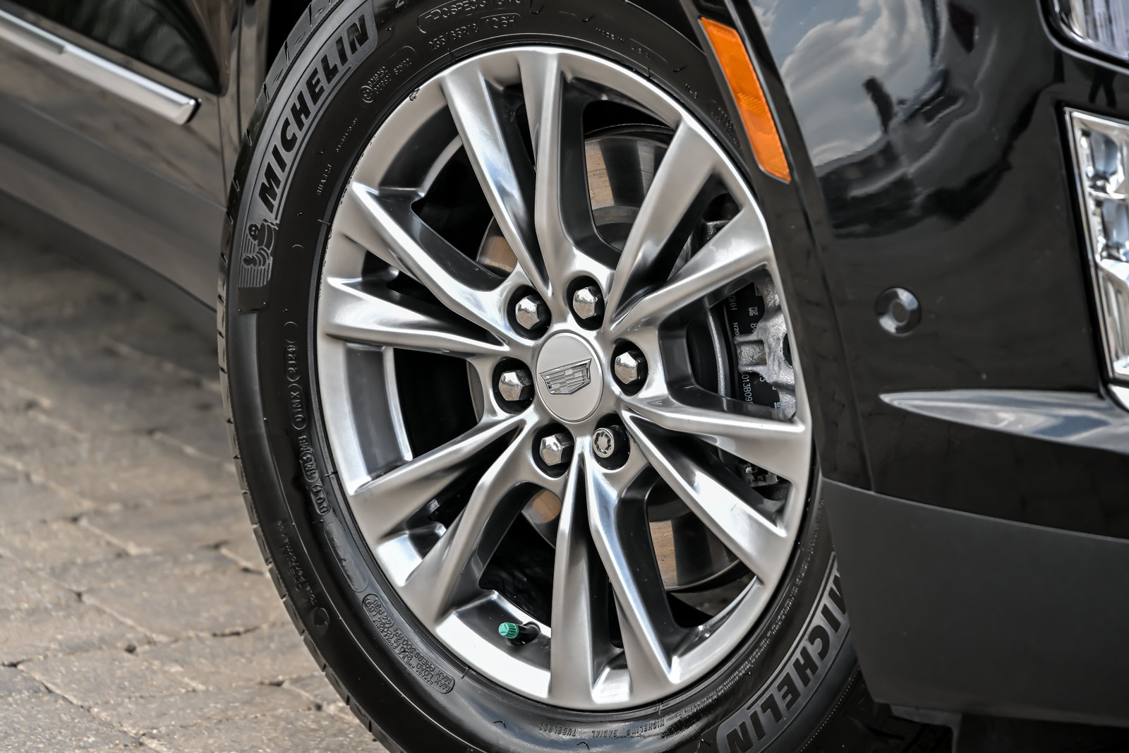 Used 2021 Cadillac XT5 Premium Luxury AWD/4WD image 3