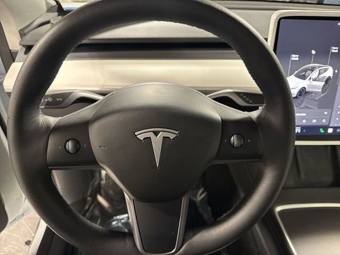 Used 2023 Tesla Model Y Performance image 23