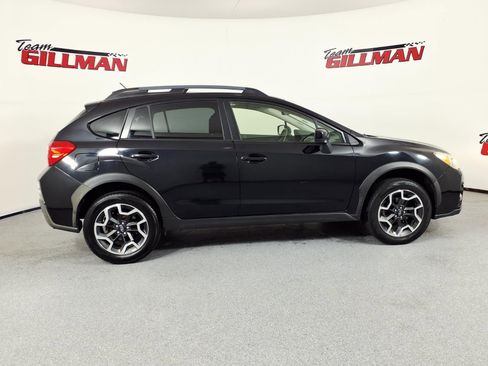 Used 2017 Subaru Crosstrek 2.0i Premium image 3