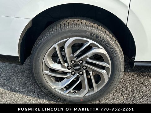 New 2026 Lincoln Navigator L Reserve AWD/4WD image 18