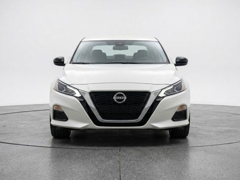 Used 2025 Nissan Altima 2.5 SV FWD image 2