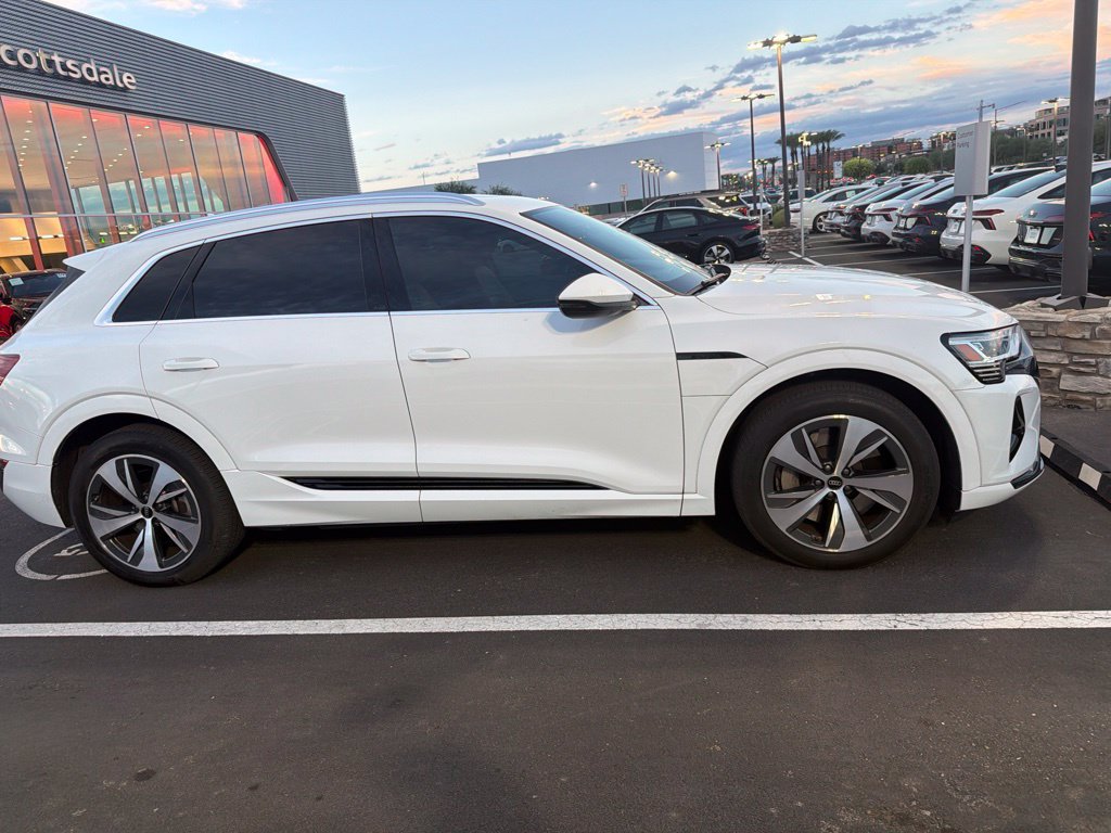 Used 2024 Audi Q8 e-tron Premium AWD/4WD image 7