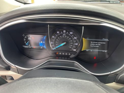 Used 2017 Ford Fusion SE w/ Fusion SE Technology Package FWD image 19