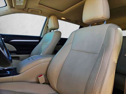 Used 2019 Toyota Highlander XLE image 10