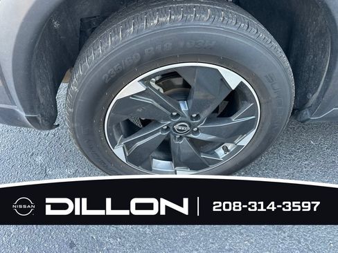 Used 2025 Nissan Rogue SV AWD/4WD image 18