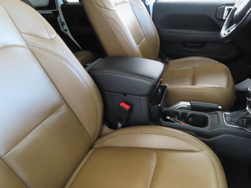 Used 2021 Jeep Wrangler Unlimited Rubicon w/ Uconnect 4C Nav & Sound Group AWD/4WD image 25