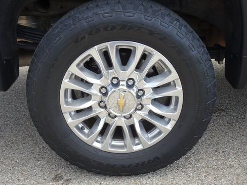 Used 2022 Chevrolet Silverado 2500 High Country w/ Z71 Off-Road Package AWD/4WD image 33