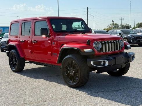 Used 2025 Jeep Wrangler Unlimited Sahara w/ Safety Group AWD/4WD image 8