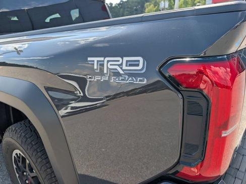Used 2025 Toyota Tacoma TRD Off-Road AWD/4WD image 32