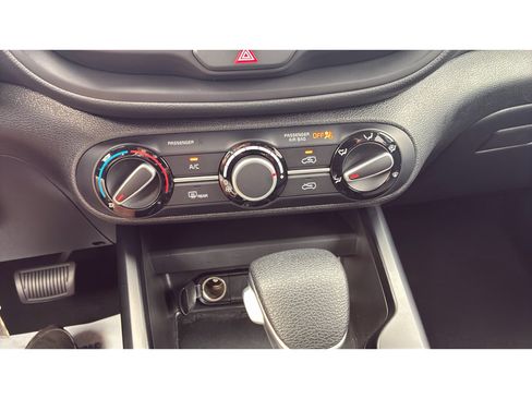 Used 2025 Kia Soul LX w/ LX Technology Package FWD image 15