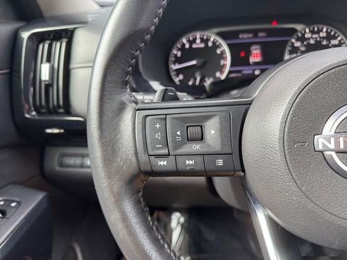 Used 2024 Nissan Pathfinder SV FWD image 30