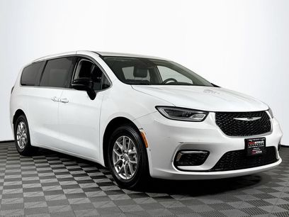 Used 2024 Chrysler Pacifica Touring-L