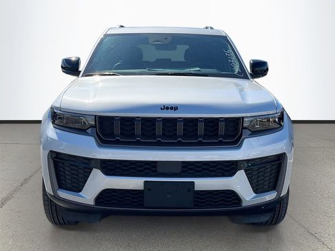 New 2026 Jeep Grand Cherokee Altitude RWD image 2