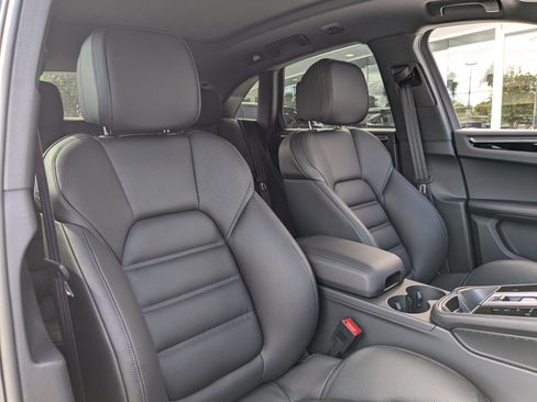 New 2026 Porsche Macan image 25