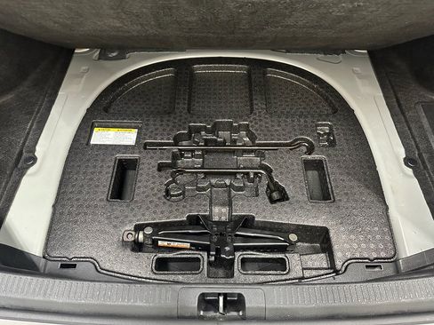 Used 2025 Toyota Camry SE w/ Convenience Package image 33