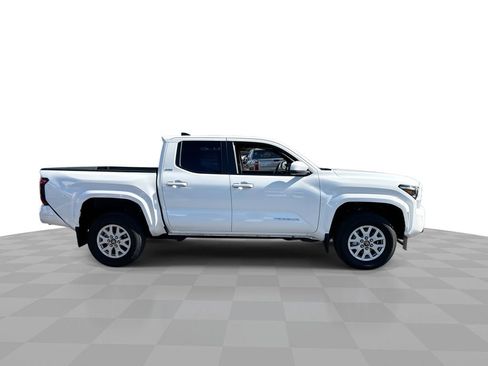 Used 2025 Toyota Tacoma SR5 image 9