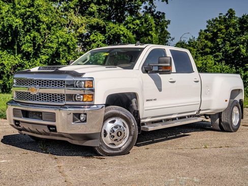 Used 2019 Chevrolet Silverado 3500 LT w/ LT Convenience Package AWD/4WD image 4