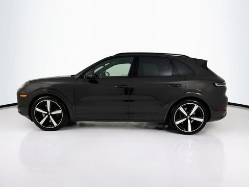Certified 2025 Porsche Cayenne GTS AWD/4WD image 2