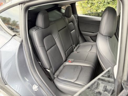 Used 2020 Tesla Model Y Long Range image 39