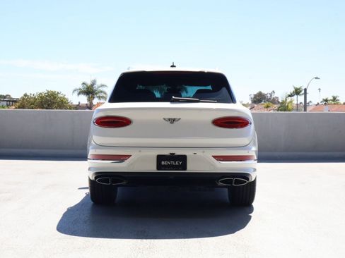 Certified 2023 Bentley Bentayga AWD/4WD image 11