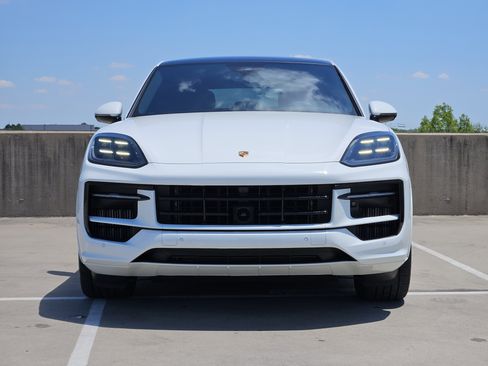 Certified 2025 Porsche Cayenne GTS AWD/4WD image 11