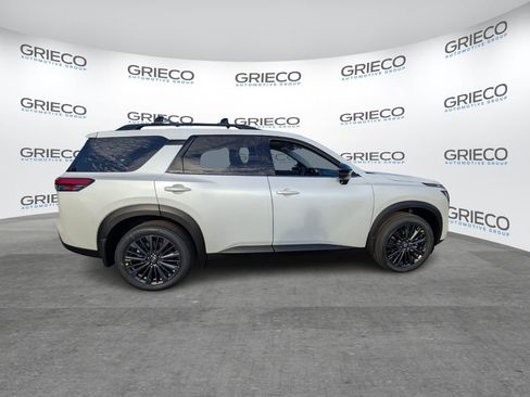 New 2026 Nissan Pathfinder SL image 8