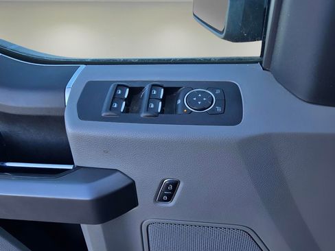 Used 2020 Ford F150 XLT image 19