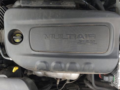 Used 2019 Jeep Cherokee Latitude Plus FWD image 30
