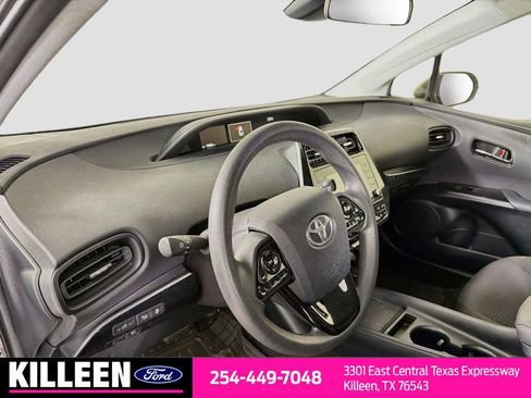 Used 2022 Toyota Prius LE FWD image 11