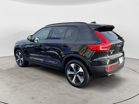 Certified 2025 Volvo XC40 B5 Plus image 3