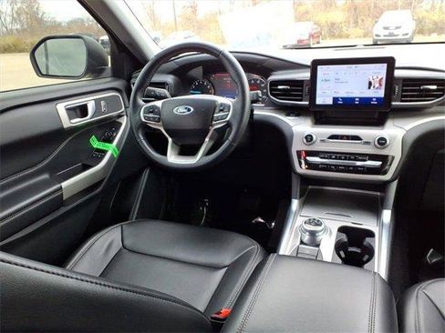 Used 2024 Ford Explorer XLT w/ Equipment Group 202A image 11