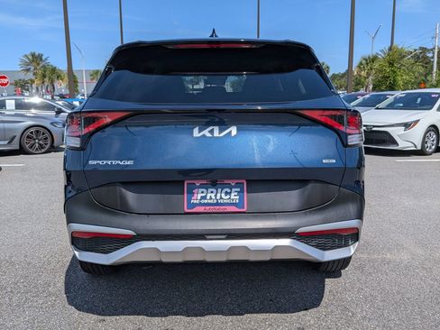 Used 2025 Kia Sportage EX AWD/4WD image 11