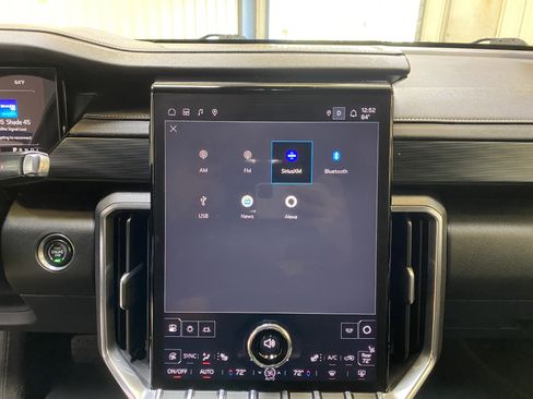 Used 2025 GMC Acadia Elevation image 42