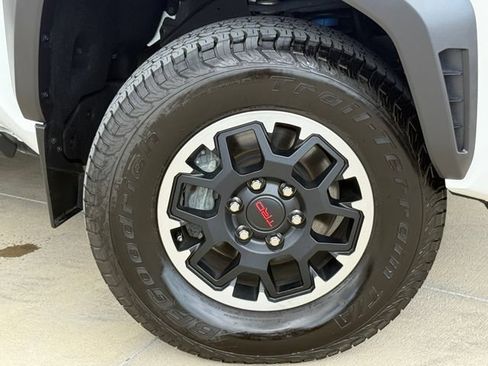 Used 2024 Toyota Tacoma TRD Off-Road w/ TRD Off Road Upgrade Package AWD/4WD image 2