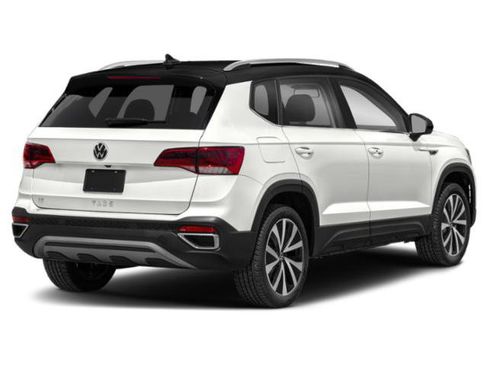 Used 2024 Volkswagen Taos SE AWD/4WD image 2
