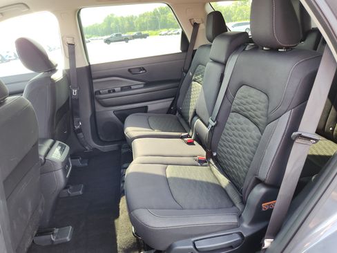 Used 2024 Nissan Pathfinder SV AWD/4WD image 12